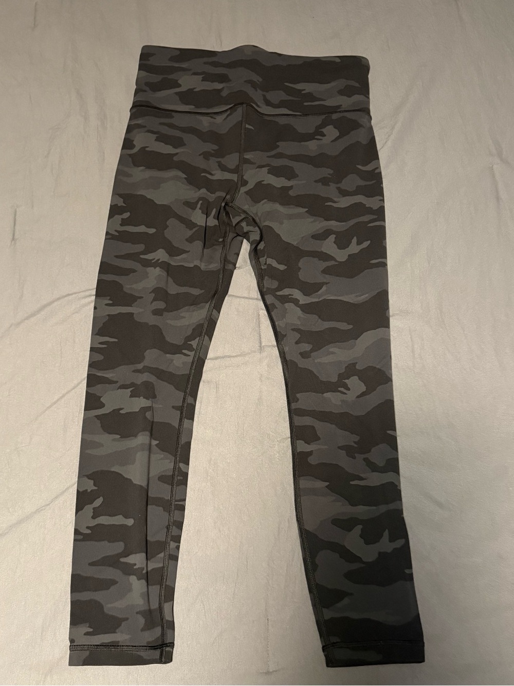 Athleta Elation 7/8 Camo Leggings Size Medium